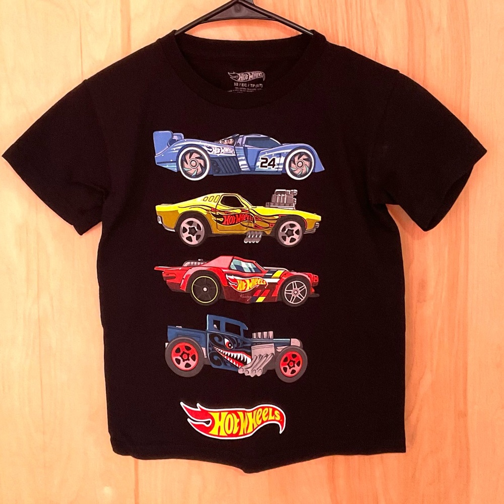 Hot Wheels t shirt - EUC